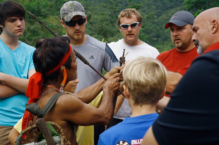 The group learning about how the Bugkalot hunted and what weapons they used